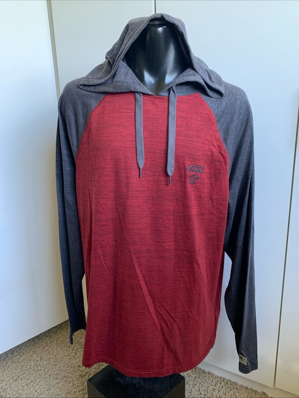 *NWT* VANS Circle classic men’s size XL red/gray hooded long sleeve T-shirt